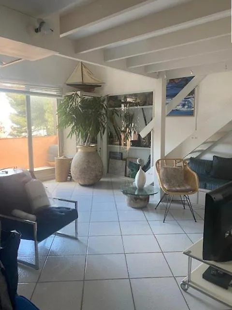 Incroyable T3 Vue Mer Avec Magnifique Terrasse Porquerolles France